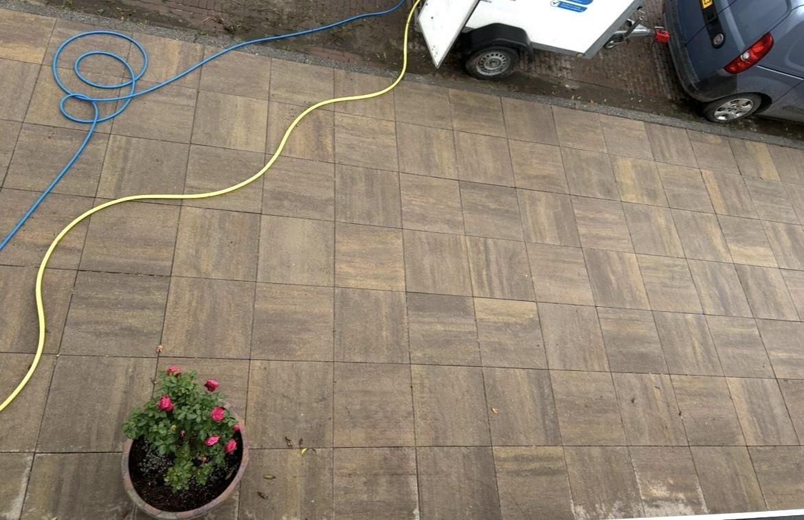 Uw buitenomgeving weer laten stralen? Spik & Span Zeeland helpt u graag!