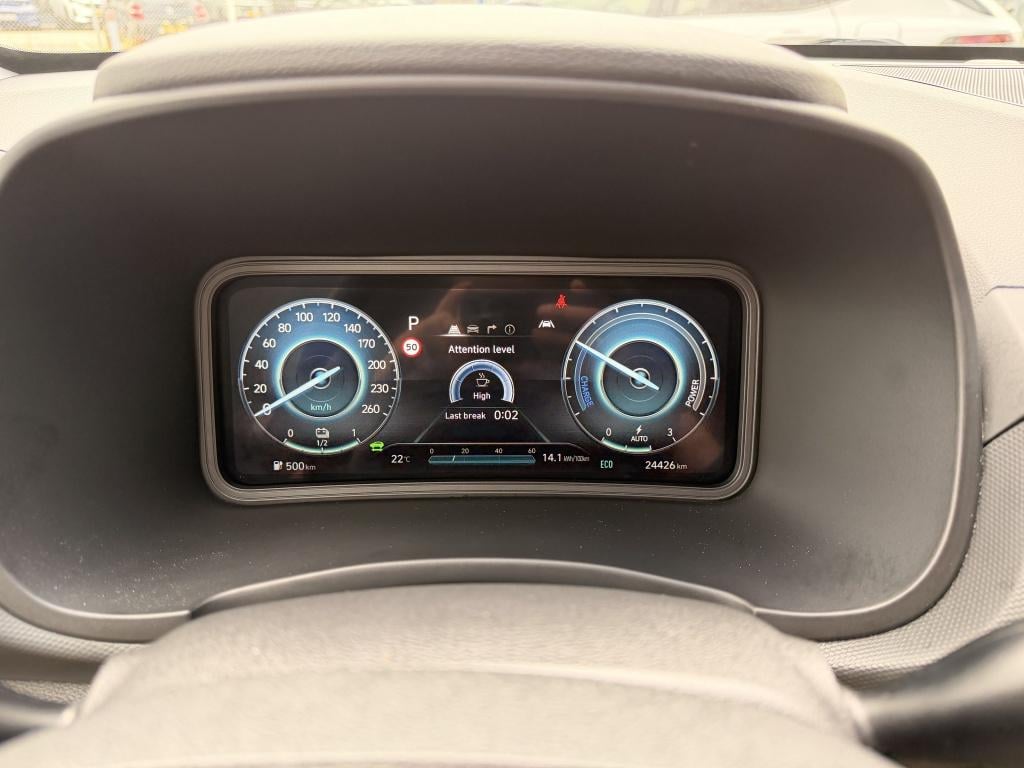 Hyundai Kona ev premium 64 kwh 3 fase | luxe uitvoering | navigatie | hud |