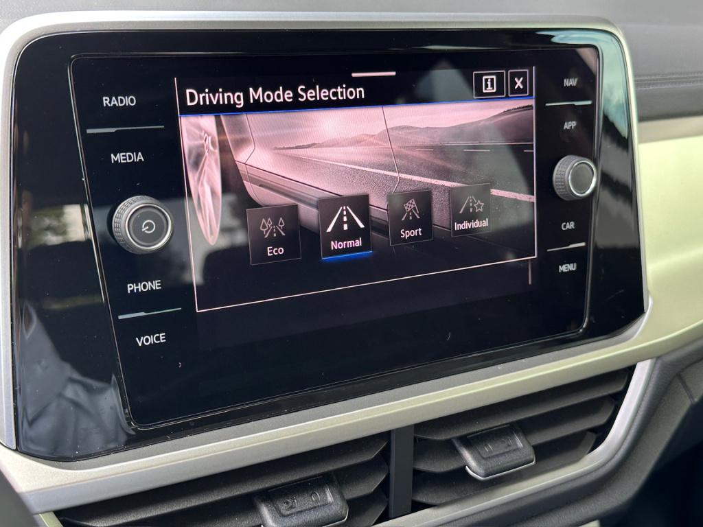 Volkswagen T-roc 1.5 tsi 150pk move | navi | carplay | stoelverwarming | ri