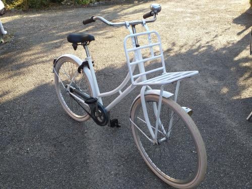 """""MOOIE WITTE OMAFIETS nagezien en in prima staat """"