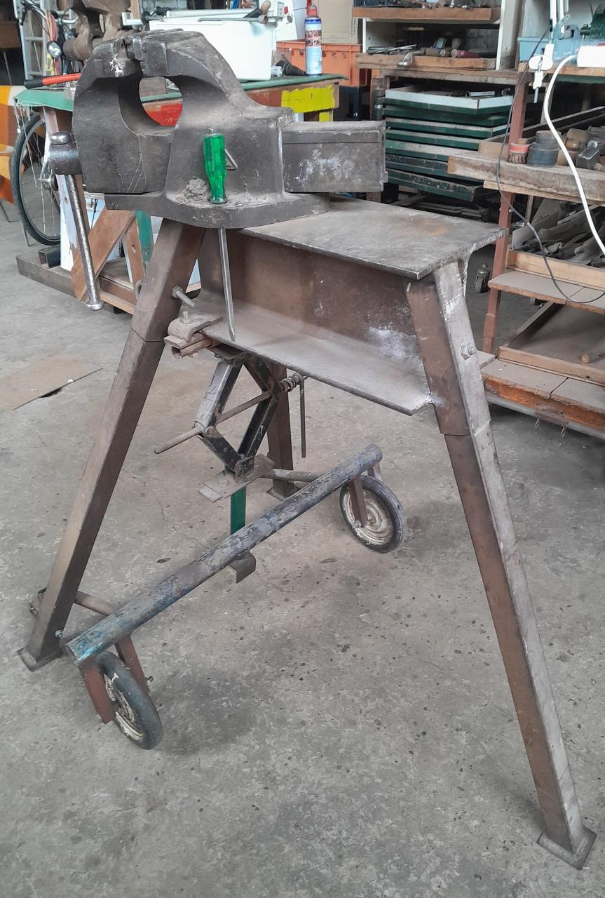 Zware verrijdbare oude stalen bankschroef