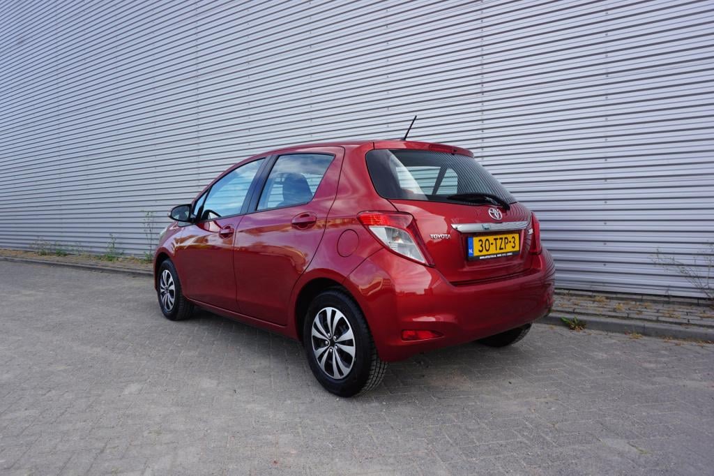 Toyota Yaris 1.0 vvt-i aspiration airco / navi / camera / bt / elektr. rame