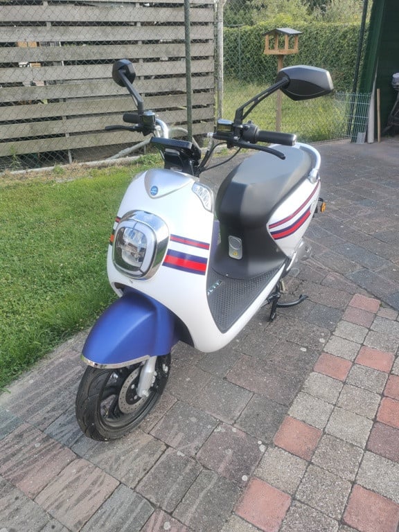 Electrische Scooter Nipponia Volty met 35KM Op De Teller