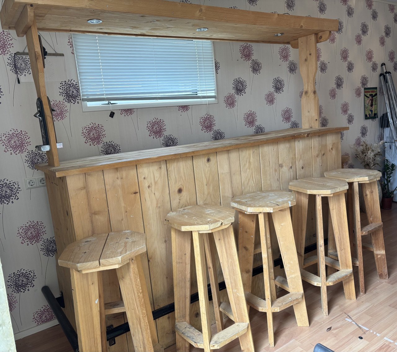 Steigerhout bar