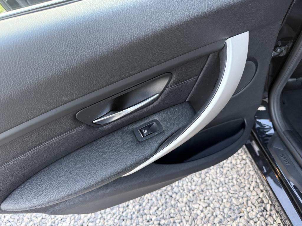 BMW 3-serie 320i 184pk sedan executive luxury