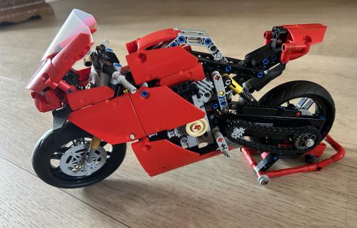 Lego Technic 42107 – Ducati Panigale V4 R