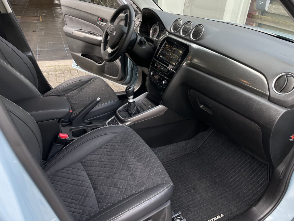 Suzuki Vitara 1.4 boosterjet style smart hybrid