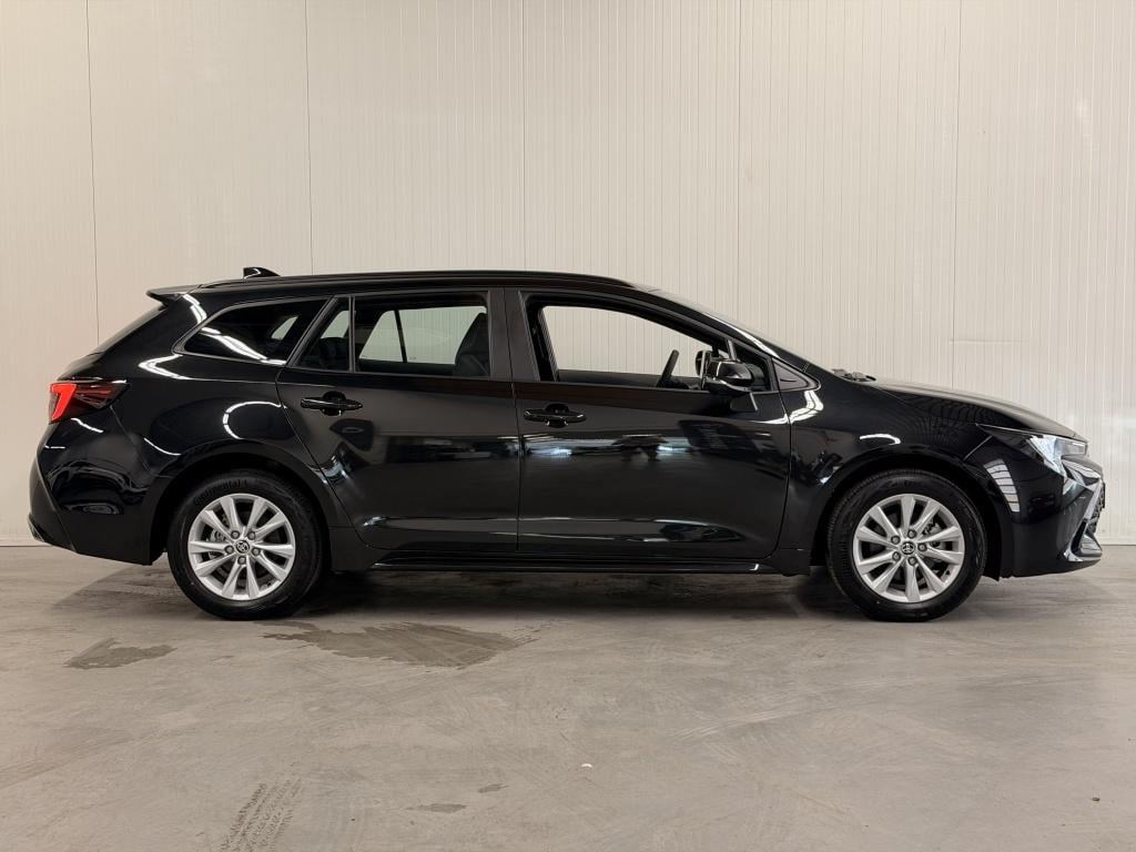 Toyota Corolla Touring Sports 140 hybrid active aktie model !!!