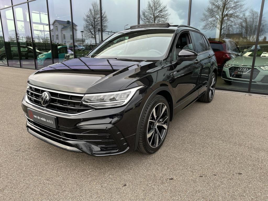 Volkswagen Tiguan 1.5 tsi 150pk dsg r-line | panoramadak | 20 inch | black 
