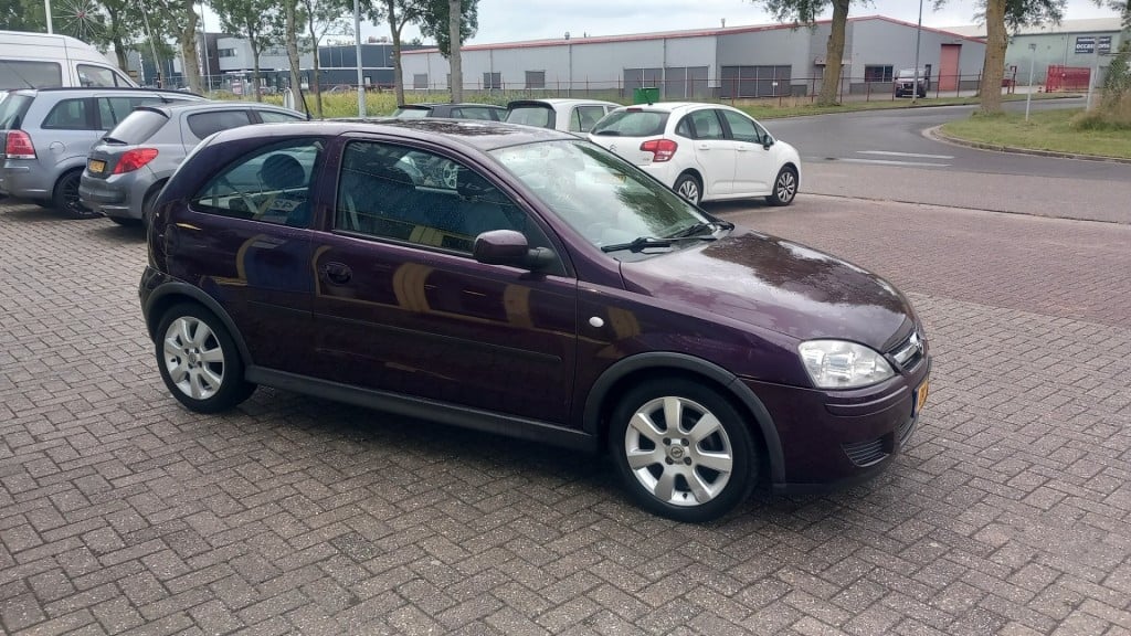 Opel Corsa 1.2-16v silverline