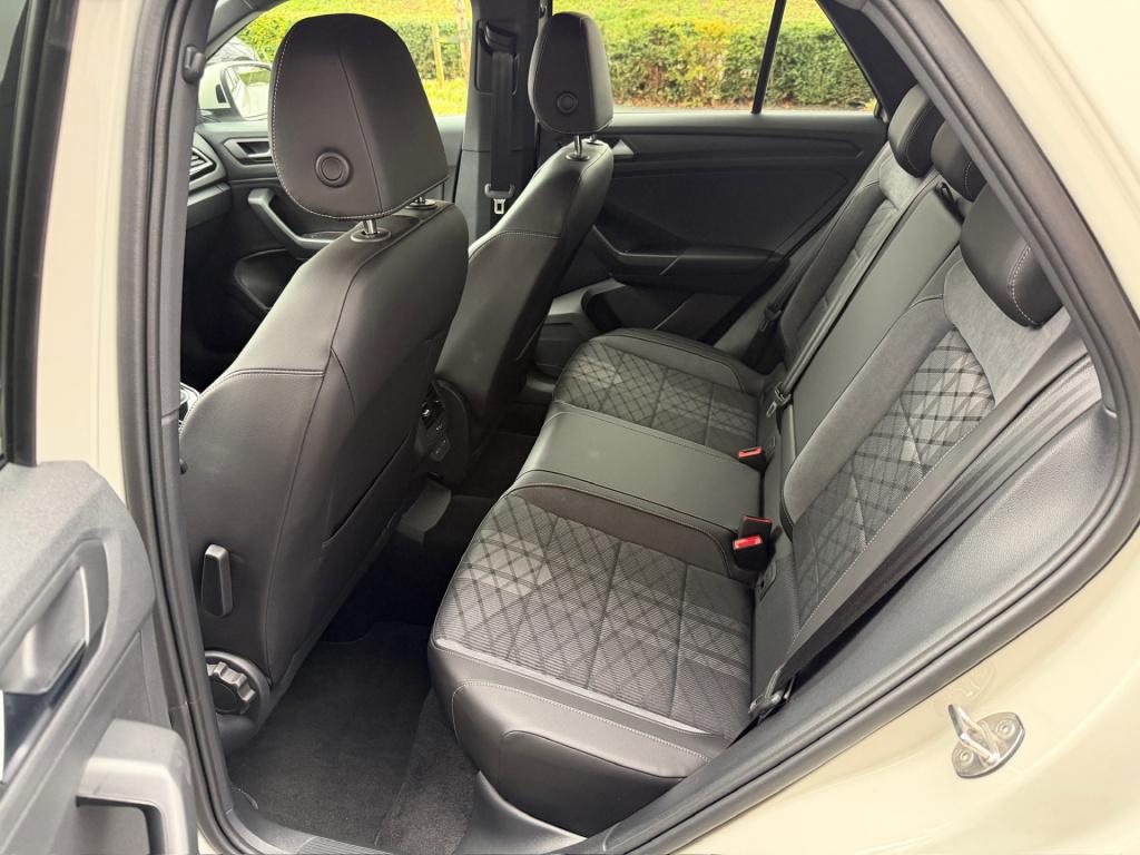 Volkswagen T-roc 1.5 tsi 150pk dsg r-line | camera | keyless | elek. achter