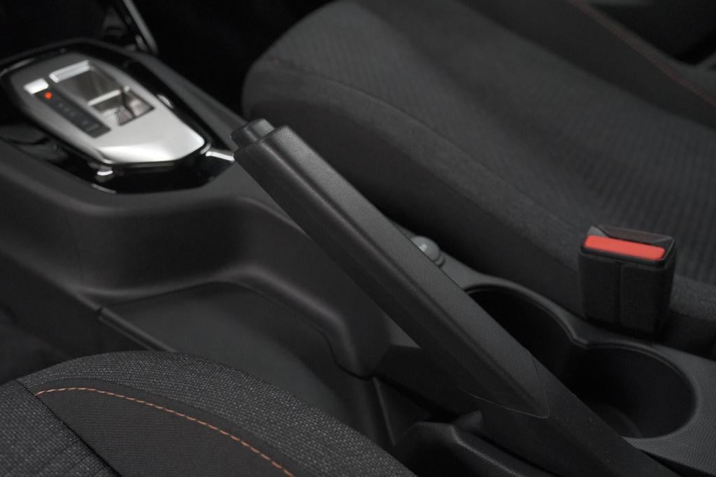 Peugeot 2008 1.2 hybrid 136 style | apple carplay | parkeersensoren | clima