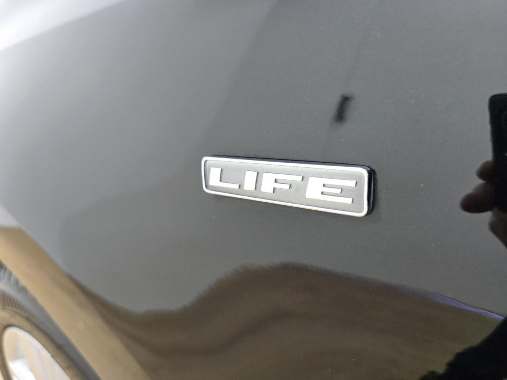 Volkswagen Polo occasion 1.2 tsi in zwart met cruisecontrol en sportieve lo