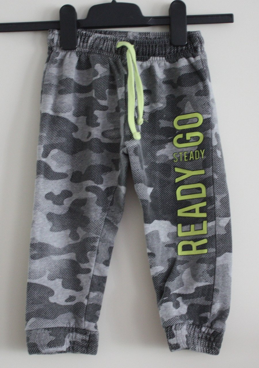 Grijze leger print broek  maat 98