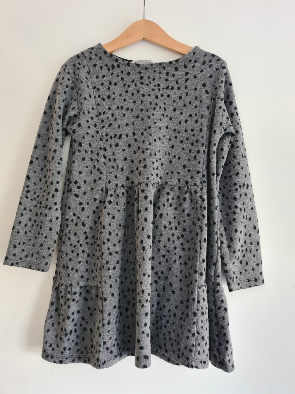 Grijs -zwarte bolletjes jurk van Zara Maat 122