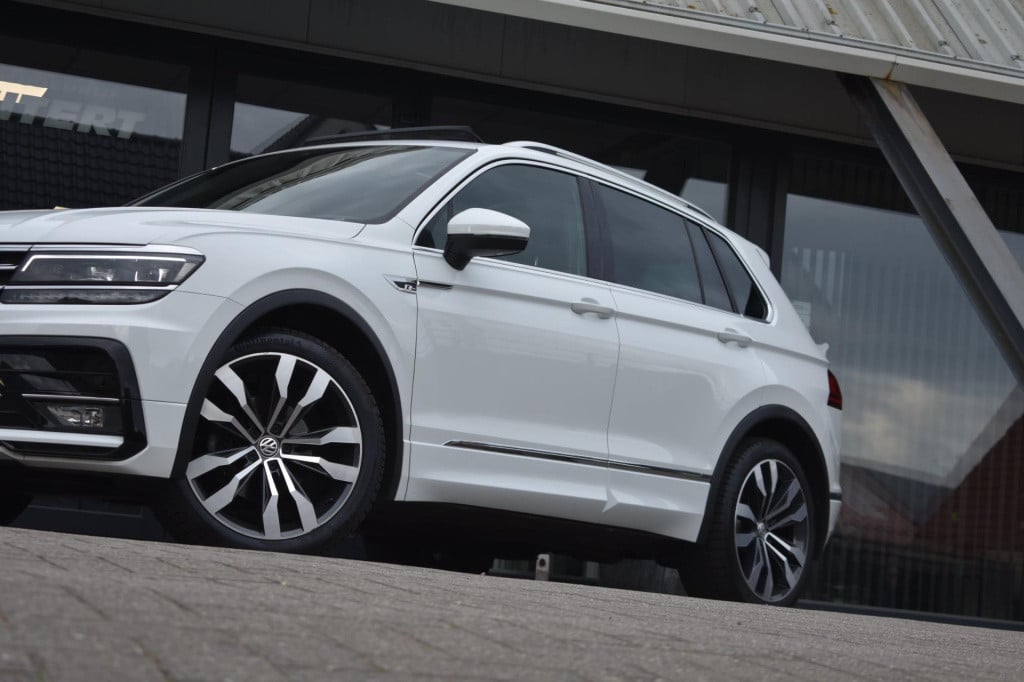 Volkswagen Tiguan 1.5 tsi act highline r-line | trekhaak | camera | dynaudi