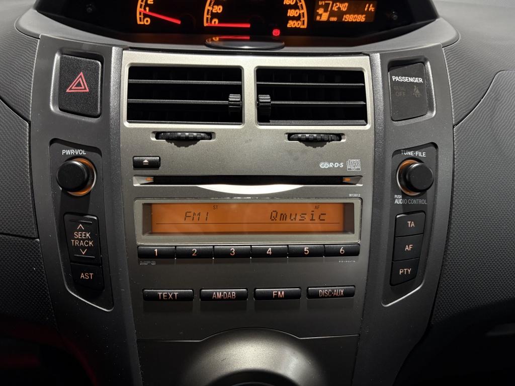 Toyota Yaris 1.3 vvti aspiration | clima | trekhaak | lm velgen |