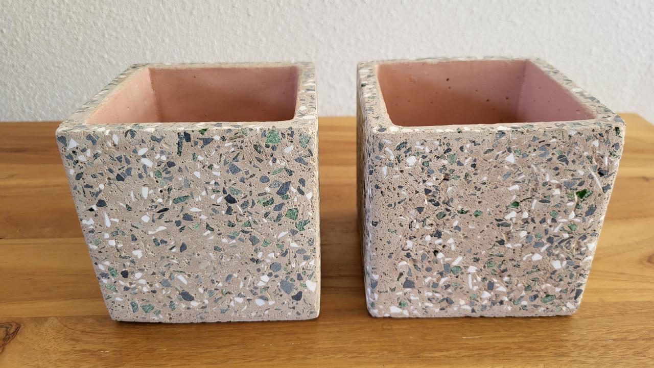 Set v 2 vierkante terrazzo bloempotjes 11 cm