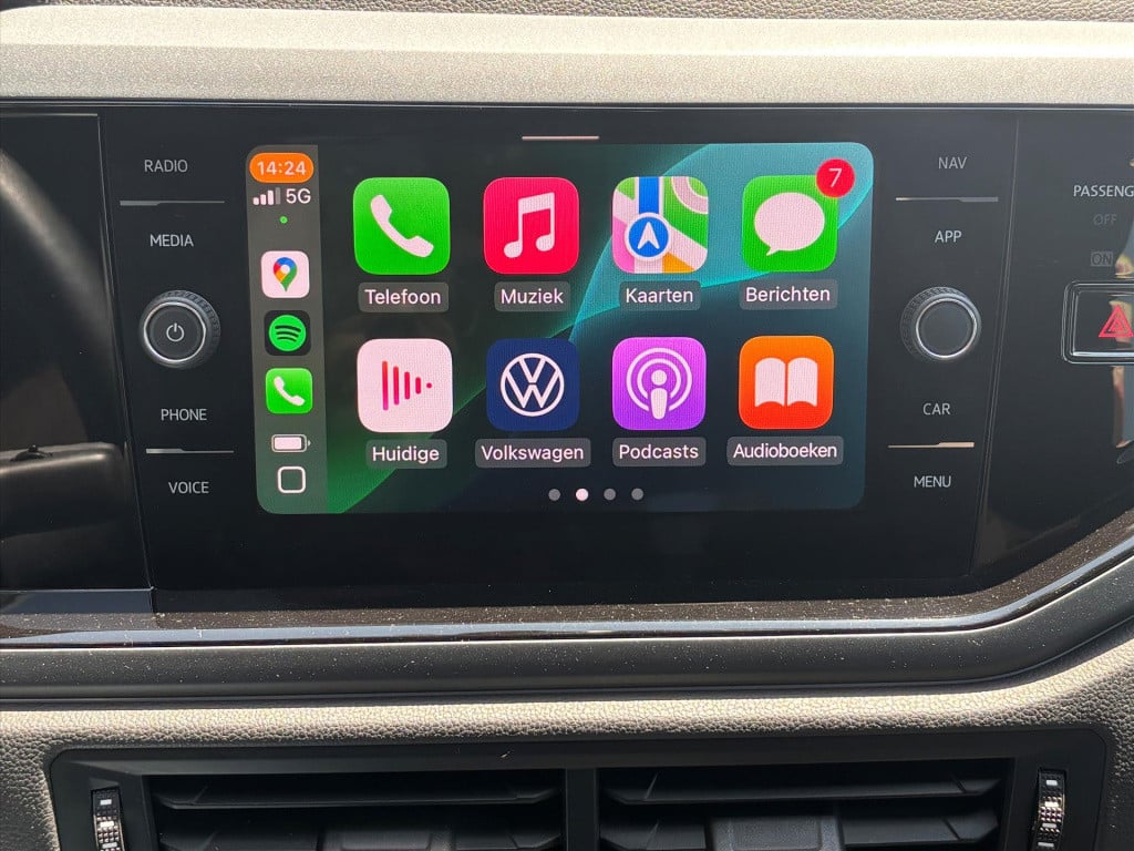 Volkswagen Taigo 1.0 tsi 110pk r-line| pano dak|trekhaak|led| navi via carp