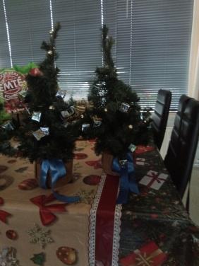 4 kleine kunst kerstbomen