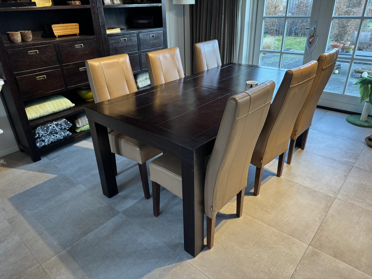 Meubels, kasten, eettafel, tv-meubel, vitrinekast