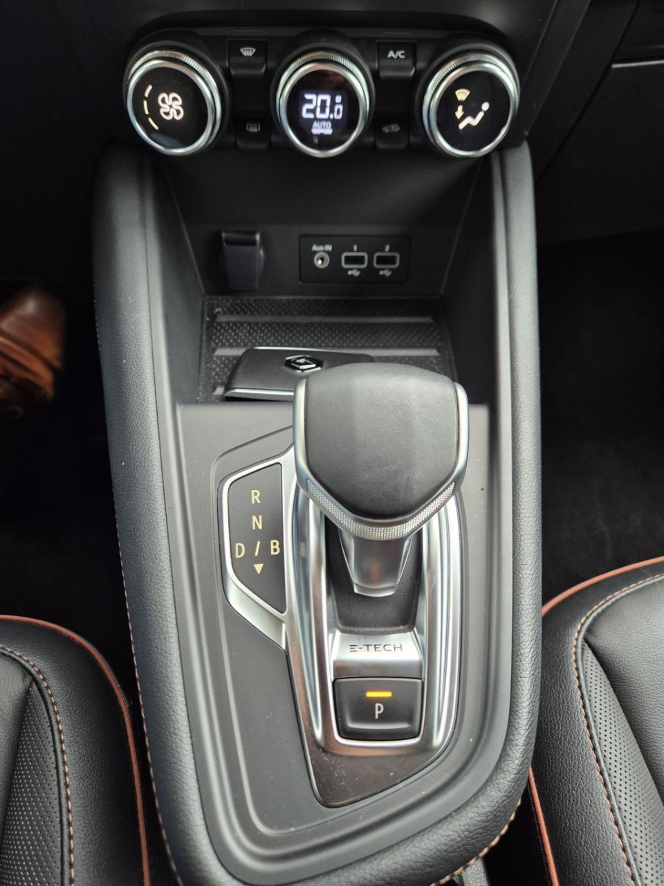 Renault Captur 1.6 e-tech plug-in hybrid 160 iconic topmodel!, all season, 