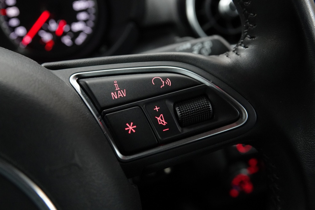 Audi A1 s-line 1.4 tfsi | automaat | pdc | navi | bluetooth |