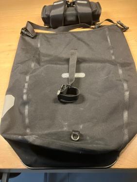 2 Ortlieb fietstassen (€50 per stuk)