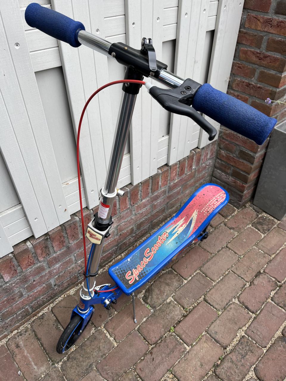 Space scooter blauw