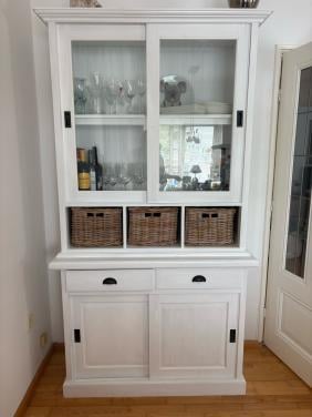 Fraaie witte houten servieskast - stijl Riviera Maison