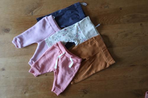 Baby broekjes maatje 50 - 56 zijn als nieuw, €1,00 per stuk