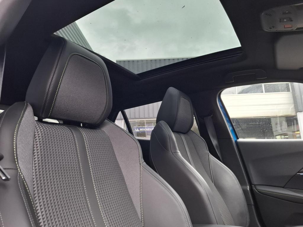 Peugeot 2008 suv 130 gt-line schuif-/kanteldak/cam/trekhaak