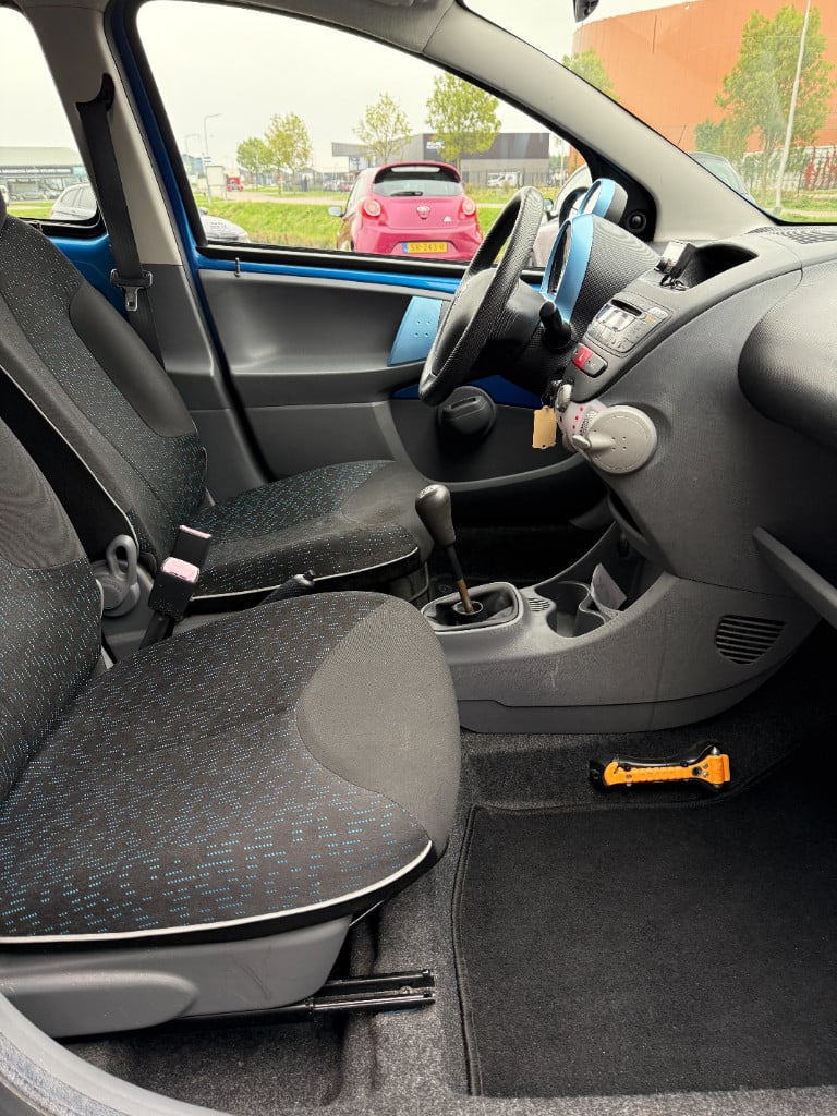 Peugeot 107 1.0 - urban move - airco - 5drs