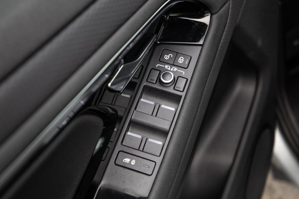 Land Rover Range Rover 1.5 p300e awd s plug in hybride / leder / adaptive c