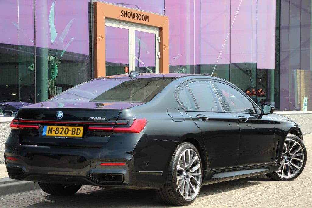 BMW 7 Serie 745e high executive | bowers & wilkins | schuifdak | massage | 