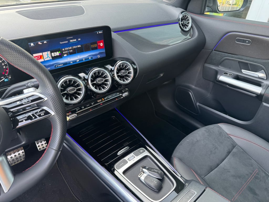 Mercedes-Benz Gla-klasse 250 e amg line automaat / panoramaschuifdak / face
