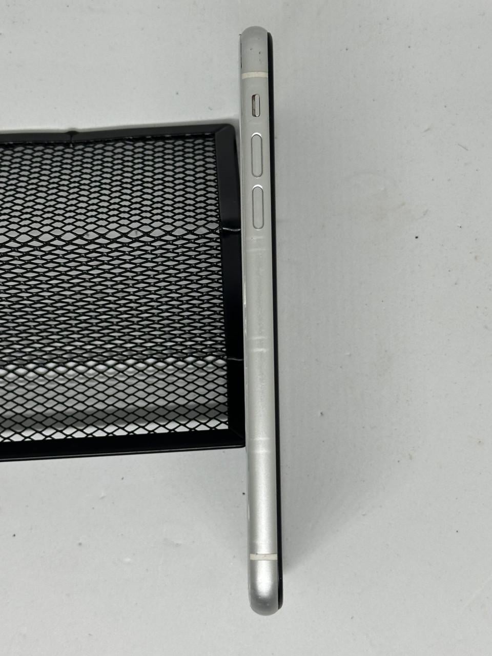 IPhone XR  wit  64GB