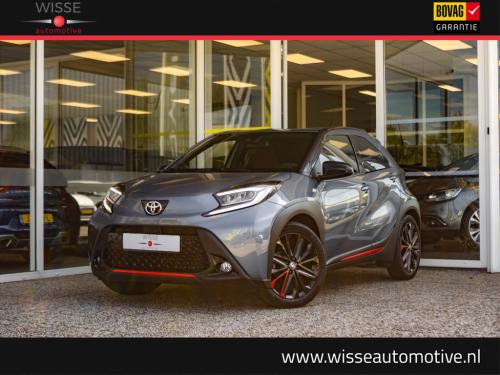 Toyota Aygo x 1.0 vvt-i mt 72pk premium | trekhaak | jbl sound system | app