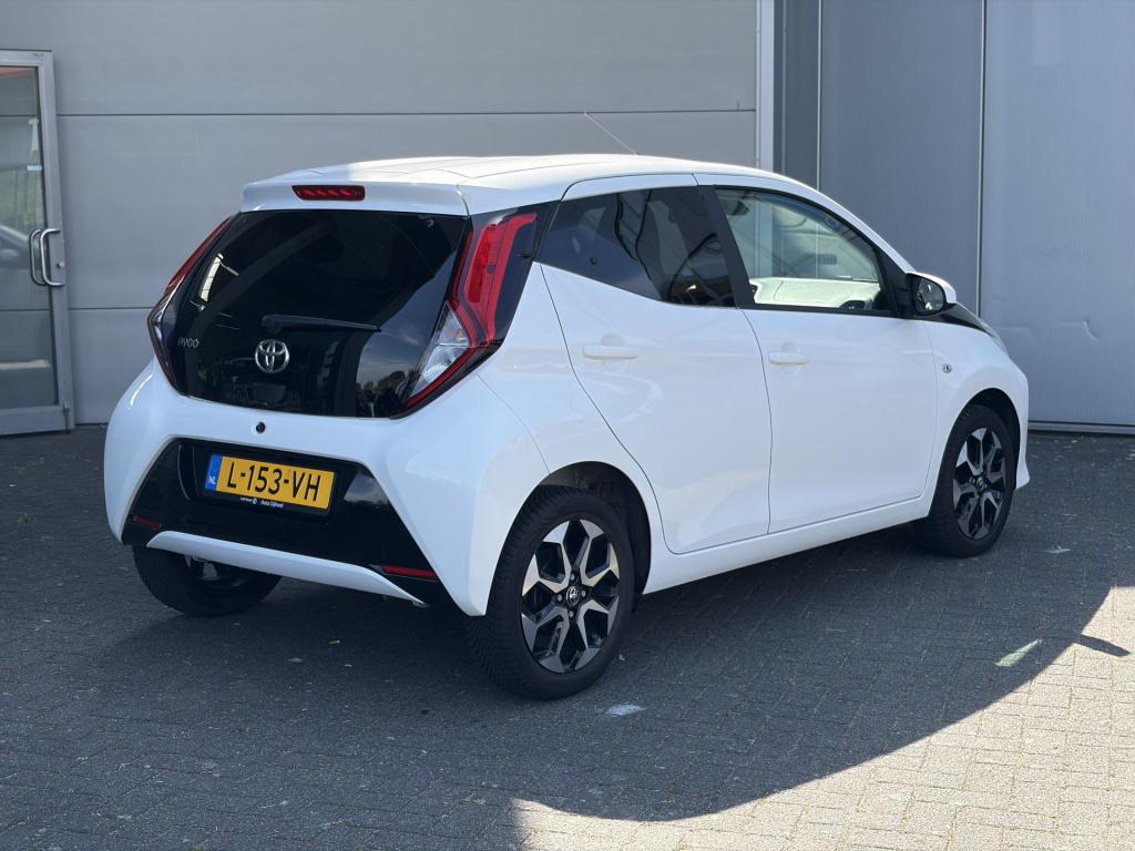 Toyota Aygo 1.0 vvt-i x-joy automaat/carplay/clima/lane assist/safety pack!