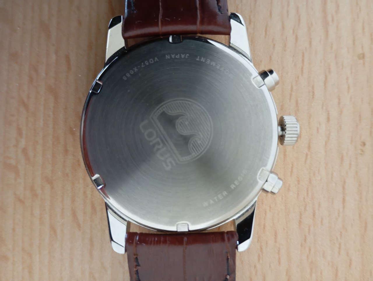 Twee horloges: Lorus vd57-x088 en Lorus vx42 – x240