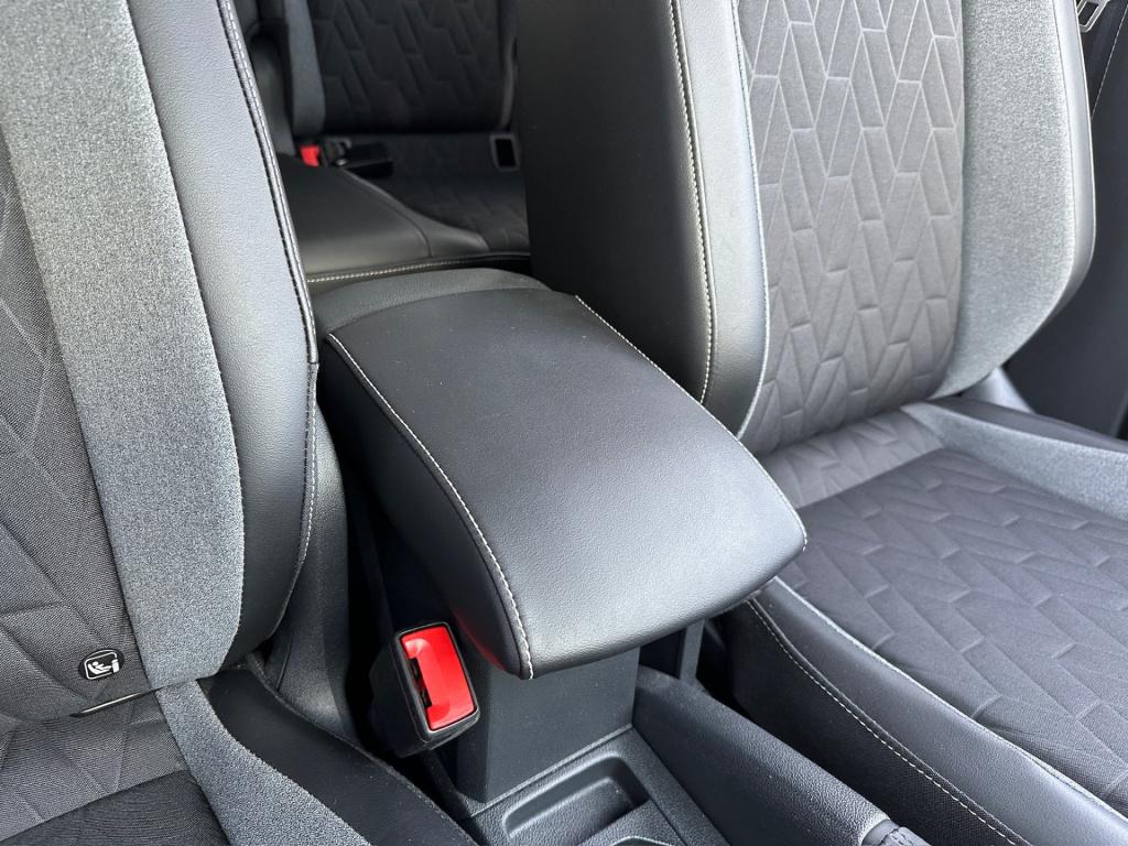 Volkswagen T-cross 1.0 tsi 116pk dsg goal | dode hoek | trekhaak | stoelver