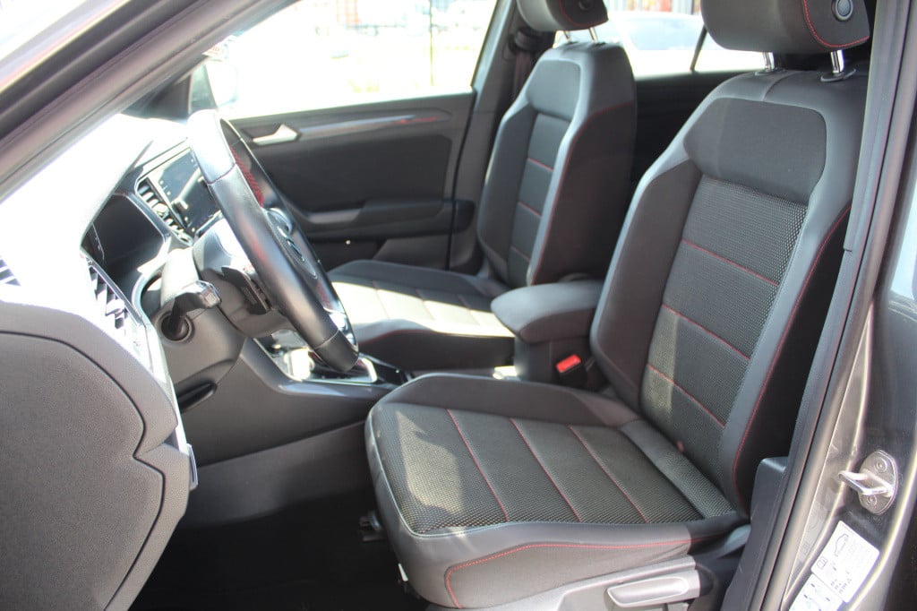 Volkswagen T-roc 1.5 tsi r-line | acc | navi | camera | dsg | trekhaak