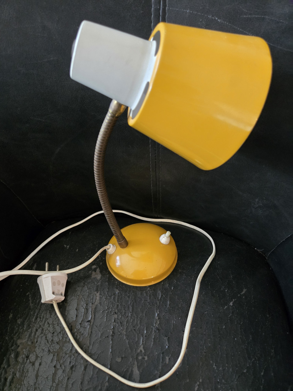 Vintage tafellamp van het merk Hala Zeist. In zeer goede staat