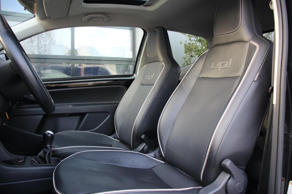 Volkswagen UP! 1.0 black-edition - panoramadak - leer - leder - cruise cont