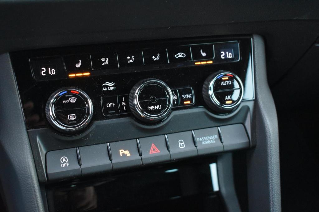 Skoda Karoq 1.5 tsi act sportline | trekhaak | virtual | camera | nap | app