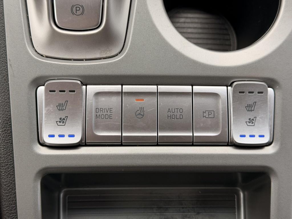Hyundai Kona ev premium 64 kwh 3 fase | luxe uitvoering | navigatie | hud |