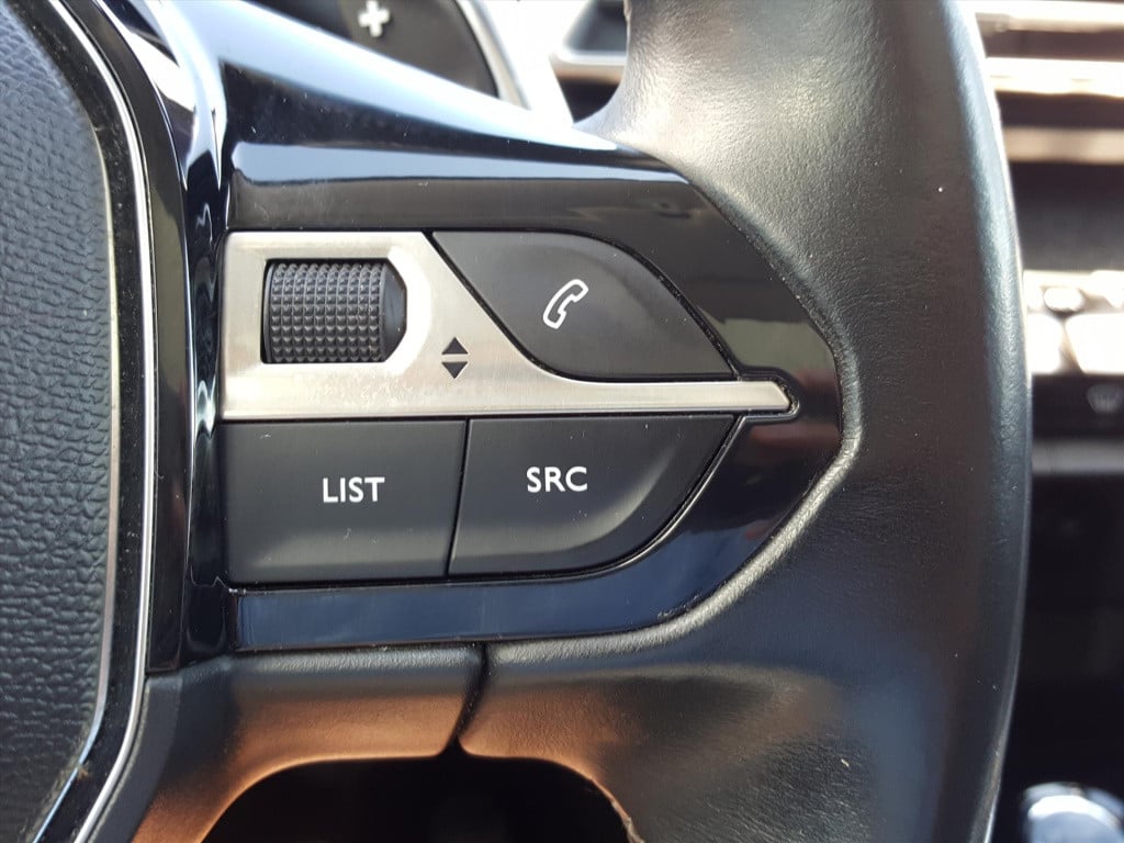 Peugeot 3008 1.2 130pk première automaat navigatie | trekhaak | panoramisch