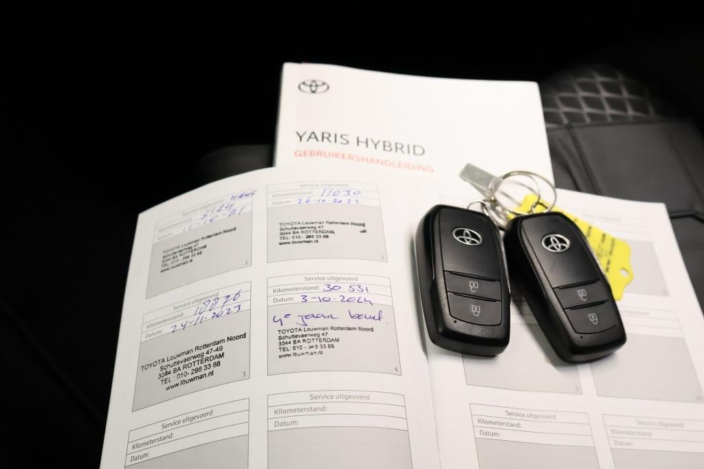 Toyota Yaris 1.5 hybrid launch edition nl auto