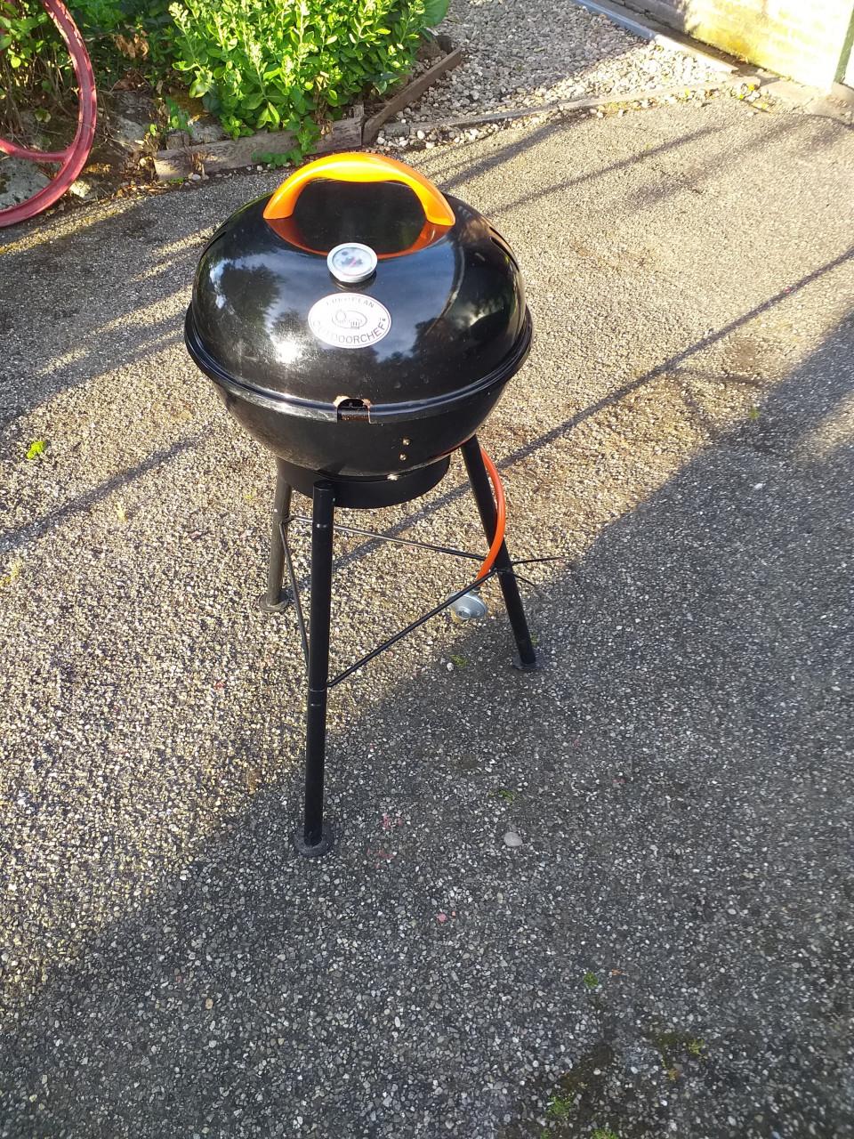 ""MOOIE BARBECUE"" in prima staat en voor verschillende zaken te gebruiken"