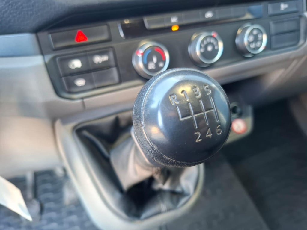 Volkswagen Crafter 35 2.0 tdi l3h3 highline airco / cruise controle / navi 